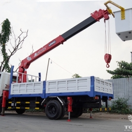 Xe cẩu Hino XZU730L 3T5 gắn cẩu Unic URV343