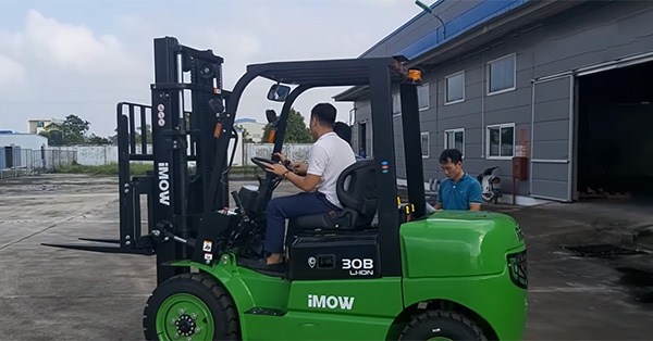 Xe nâng 3 tấn tại Bắc Ninh