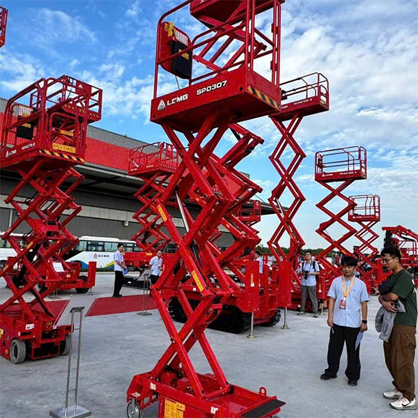 Xe nâng người S1413-2